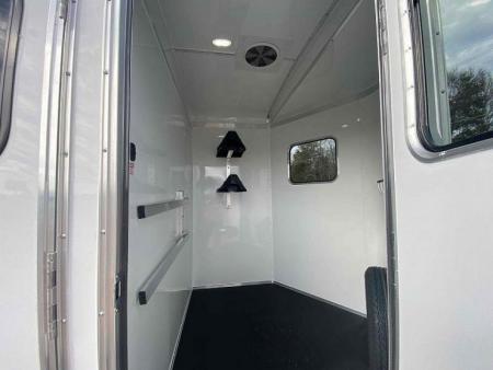 New Homesteader 214FB 2 Horse Direct Load Warmblood Horse Trailer