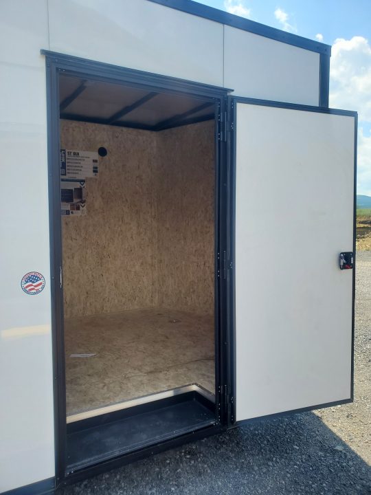 New 2026 Look Trailers ST-DLX Enclosed Trailer / 9900 GVWR / 8.5'x20'