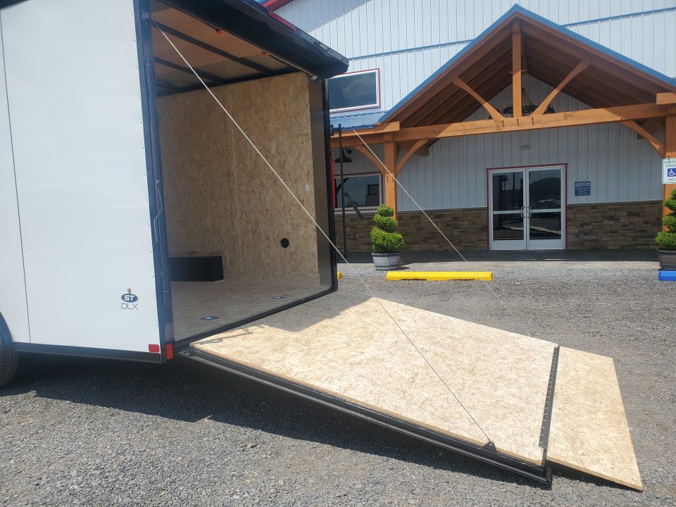 New 2026 Look Trailers ST-DLX Enclosed Trailer / 9900 GVWR / 8.5'x20'