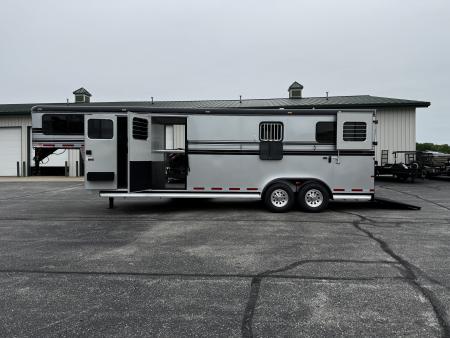 New 2026 Hawk Elite 2 + 1 Gooseneck Horse Trailer w/ Side Unload