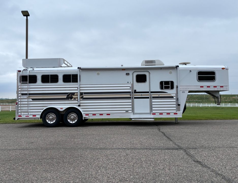 Used 2004 4-Star Trailers 3H 9'LQ Horse Trailer