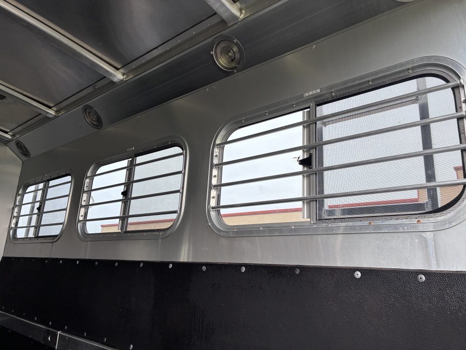 Used 2004 4-Star Trailers 3H 9'LQ Horse Trailer