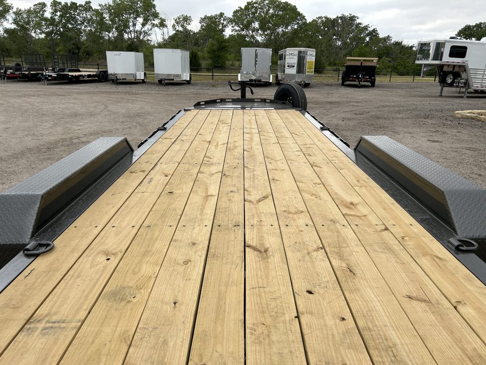 New 2027 MAXX-D EHX 83x22 Equipment Trailer