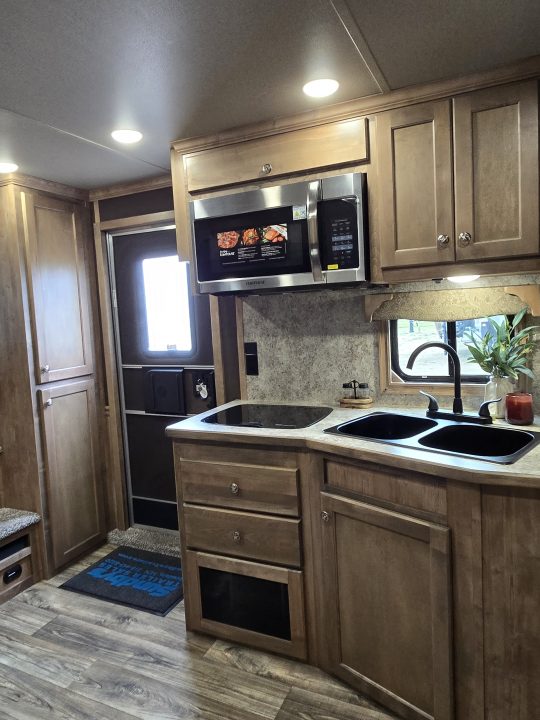 New 2026 Merhow Stampede 3 Horse Trailer