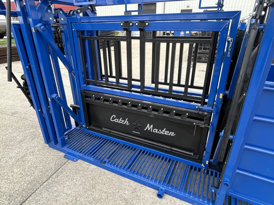 New 2026 Other M2150 Manual Squeeze Chute Livestock Equipment