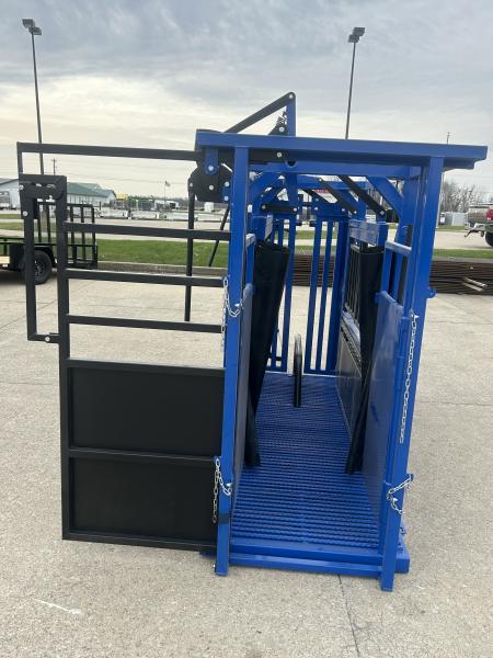 New 2026 Other M2150 Manual Squeeze Chute Livestock Equipment