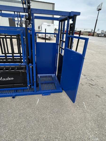New 2026 Other M2150 Manual Squeeze Chute Livestock Equipment