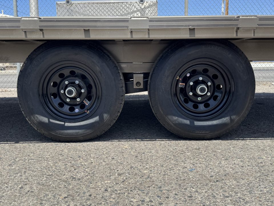 New 2026 Diamond C GDD 102"x18' - 10K Deckover Equipment Trailer