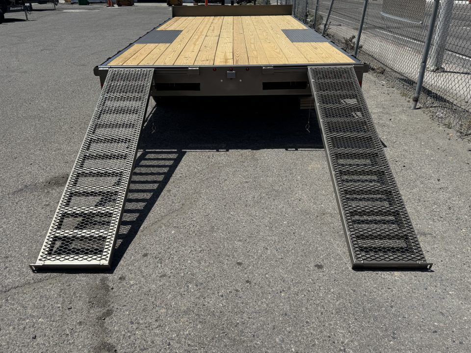 New 2026 Diamond C GDD 102"x18' - 10K Deckover Equipment Trailer