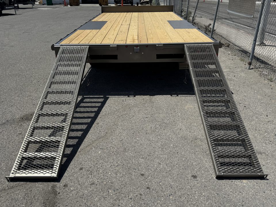 New 2026 Diamond C GDD 102"x18' - 10K Deckover Equipment Trailer