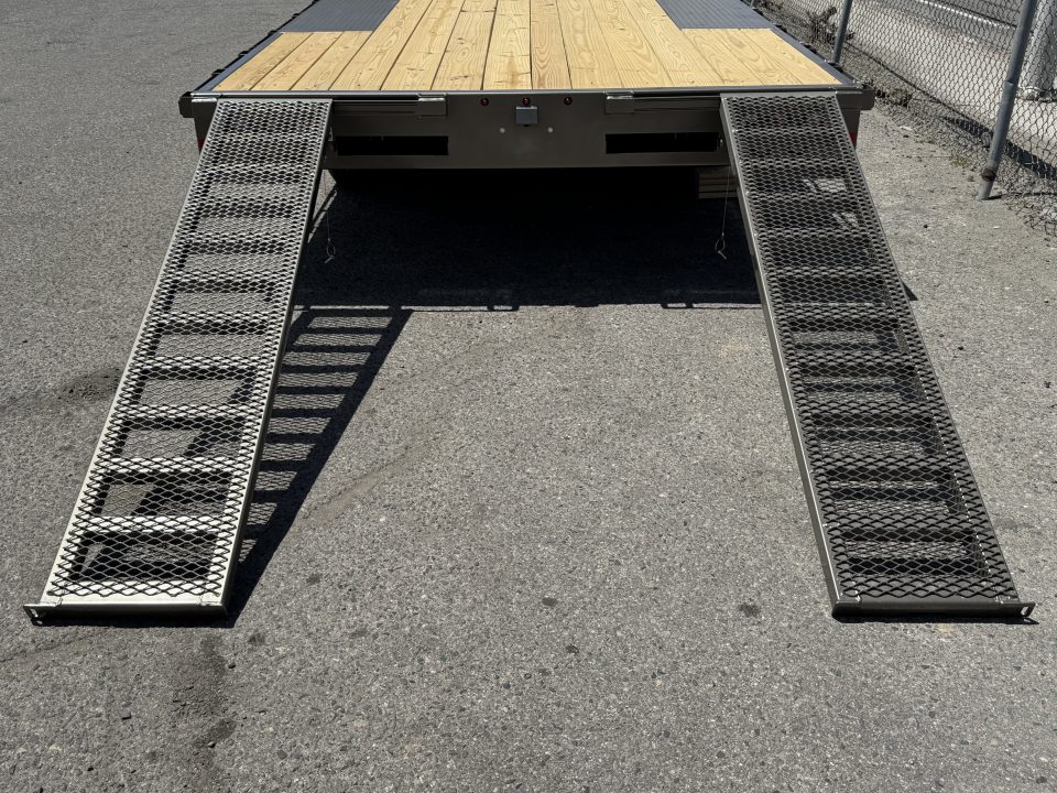 New 2026 Diamond C GDD 102"x18' - 10K Deckover Equipment Trailer