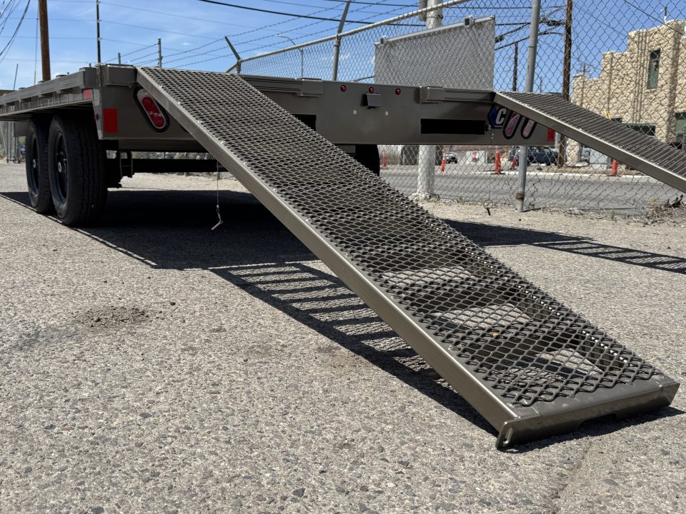 New 2026 Diamond C GDD 102"x18' - 10K Deckover Equipment Trailer
