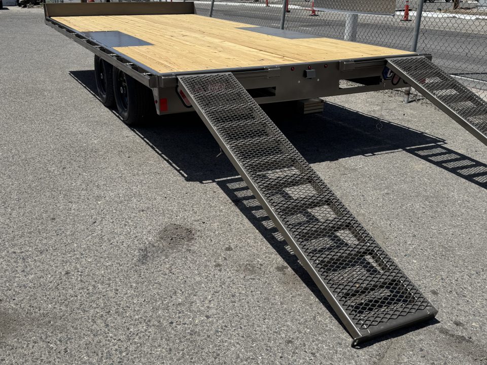 New 2026 Diamond C GDD 102"x18' - 10K Deckover Equipment Trailer