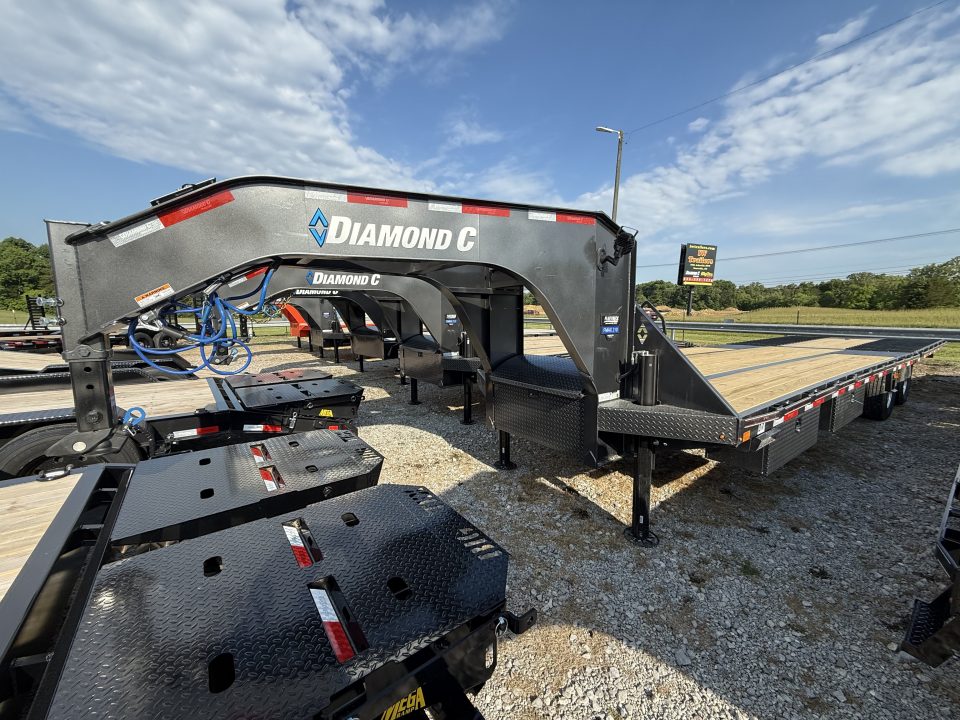 New 2026 Diamond C FMAX 210 32’ Flatbed Trailer, PACESETTER EDITION HYD DOVETAIL AND JACKS, DISC BRAKES, HEAVY DUTY SUSPENSION, ALUMINUM OUTER WHEELS