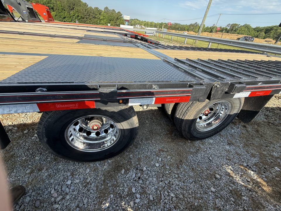 New 2026 Diamond C FMAX 210 32’ Flatbed Trailer, PACESETTER EDITION HYD DOVETAIL AND JACKS, DISC BRAKES, HEAVY DUTY SUSPENSION, ALUMINUM OUTER WHEELS