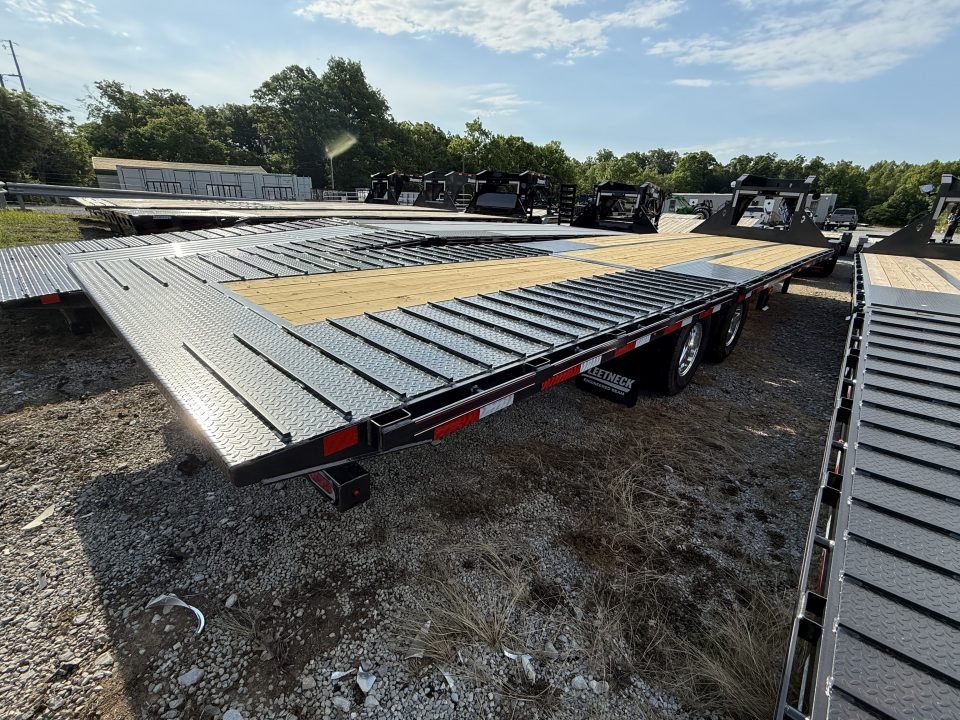 New 2026 Diamond C FMAX 210 32’ Flatbed Trailer, PACESETTER EDITION HYD DOVETAIL AND JACKS, DISC BRAKES, HEAVY DUTY SUSPENSION, ALUMINUM OUTER WHEELS