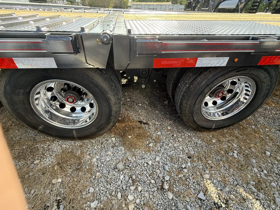 New 2026 Diamond C FMAX 210 32’ Flatbed Trailer, PACESETTER EDITION HYD DOVETAIL AND JACKS, DISC BRAKES, HEAVY DUTY SUSPENSION, ALUMINUM OUTER WHEELS