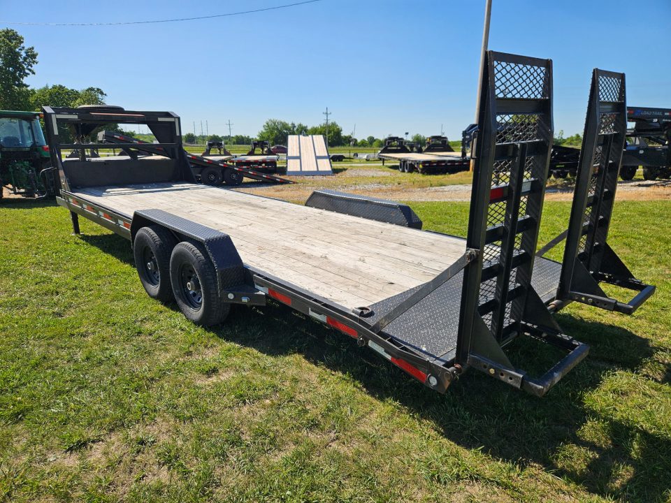 Used 2019 MAXX-D 83X24 TANDEM 14K GOOSENECK EQUIPMENT HAULER W/2' DOVE & STANDUP RAMPS