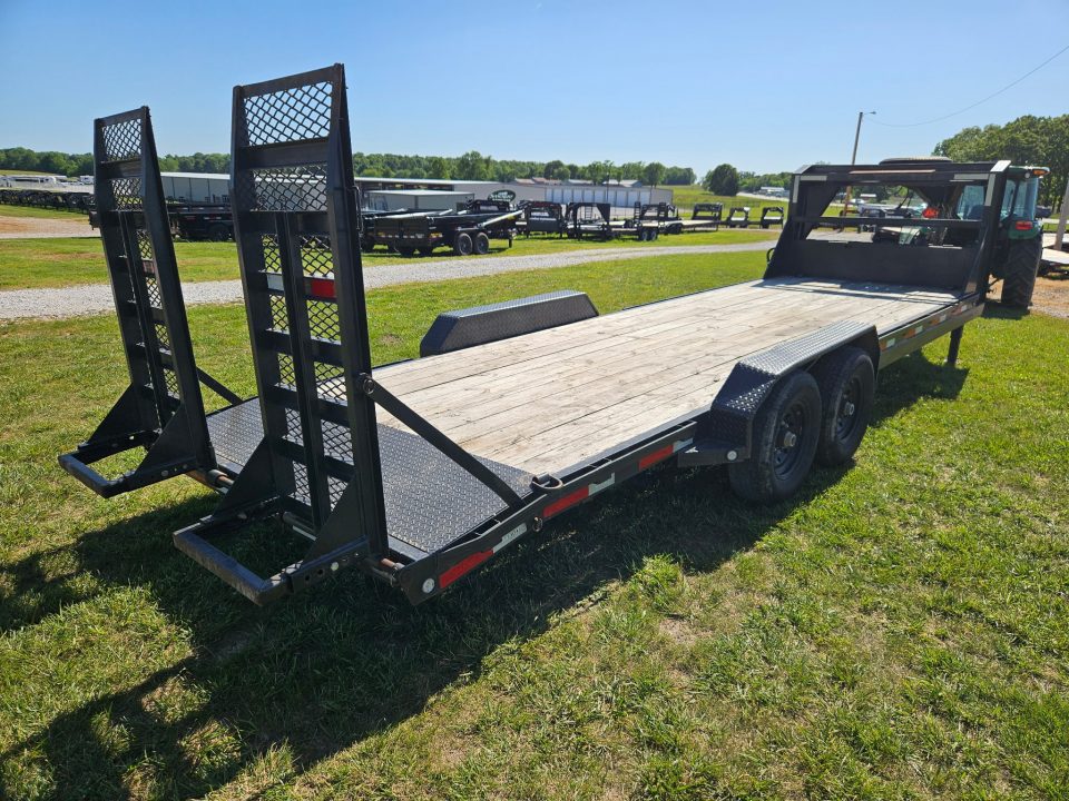 Used 2019 MAXX-D 83X24 TANDEM 14K GOOSENECK EQUIPMENT HAULER W/2' DOVE & STANDUP RAMPS