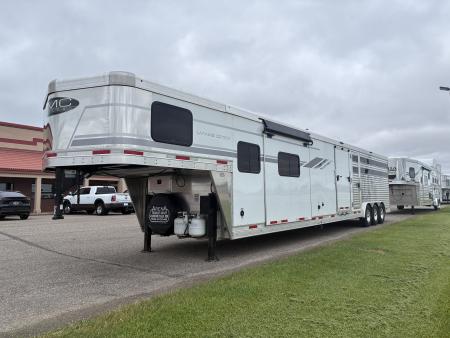 Used 2022 SMC 16' Stock 13' LQ Horse Trailer