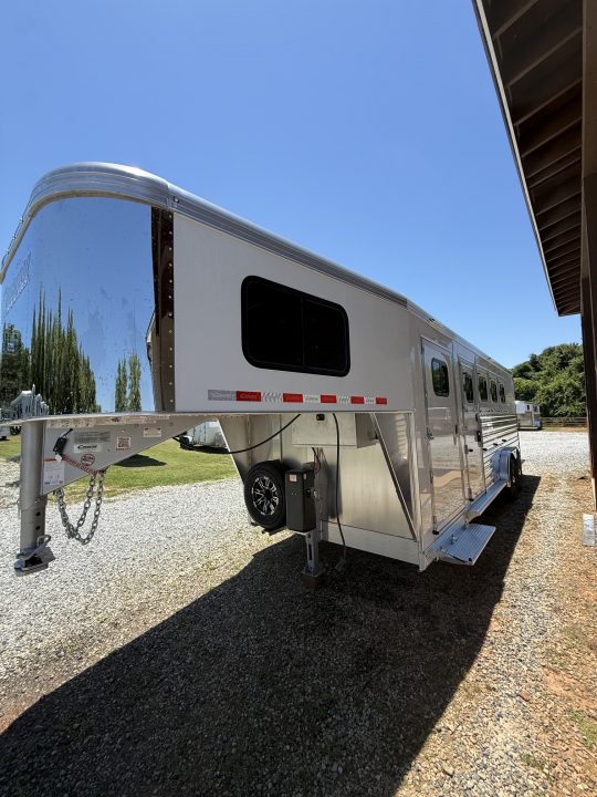 New 2027 Cimarron Trailers Norstar 4h SL GN RTG Dual Door Horse Trailer
