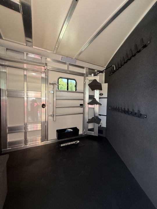 New 2027 Cimarron Trailers Norstar 4h SL GN RTG Dual Door Horse Trailer