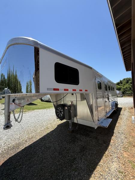 New 2027 Cimarron Trailers Norstar 4h SL GN RTG Dual Door Horse Trailer