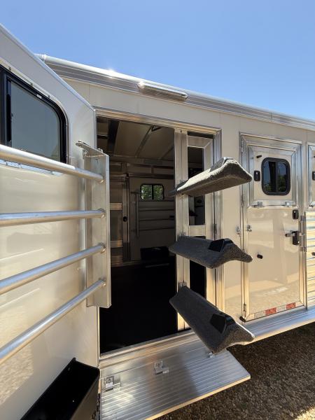 New 2027 Cimarron Trailers Norstar 4h SL GN RTG Dual Door Horse Trailer