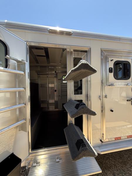 New 2027 Cimarron Trailers Norstar 4h SL GN RTG Dual Door Horse Trailer