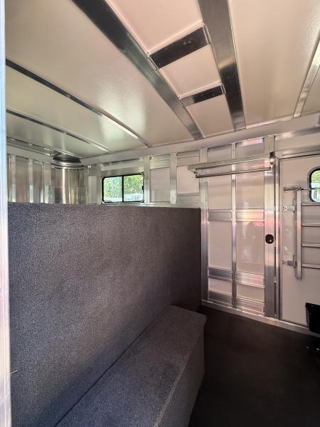 New 2027 Cimarron Trailers Norstar 4h SL GN RTG Dual Door Horse Trailer