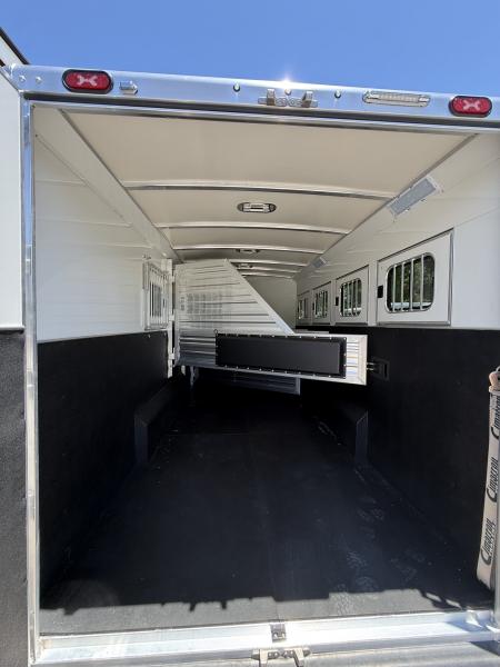 New 2027 Cimarron Trailers Norstar 4h SL GN RTG Dual Door Horse Trailer
