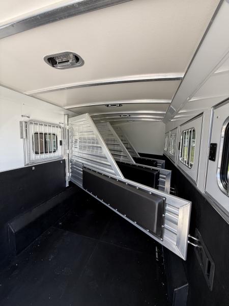 New 2027 Cimarron Trailers Norstar 4h SL GN RTG Dual Door Horse Trailer