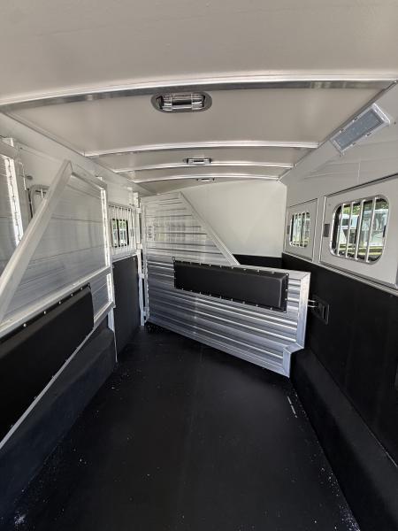 New 2027 Cimarron Trailers Norstar 4h SL GN RTG Dual Door Horse Trailer