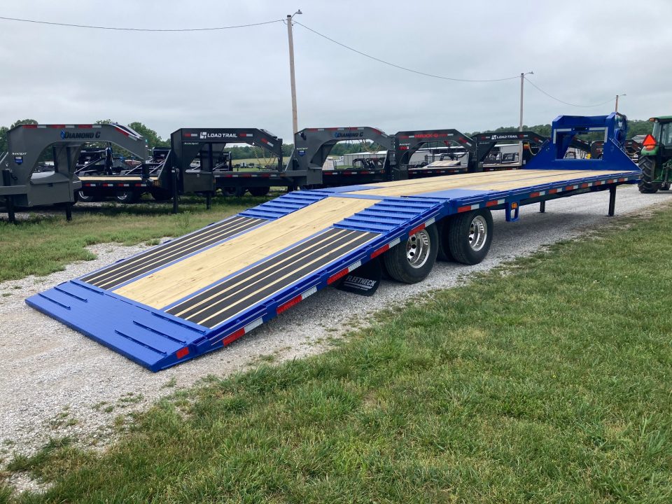 New 2026 Diamond C Trailers 102X35 TANDEM 25K GN HYDROTAIL W/ BLACKWOOD RUNNERS, HYDROJACKS, SOLAR & WIRELESS REMOTE Flatbed Trailer