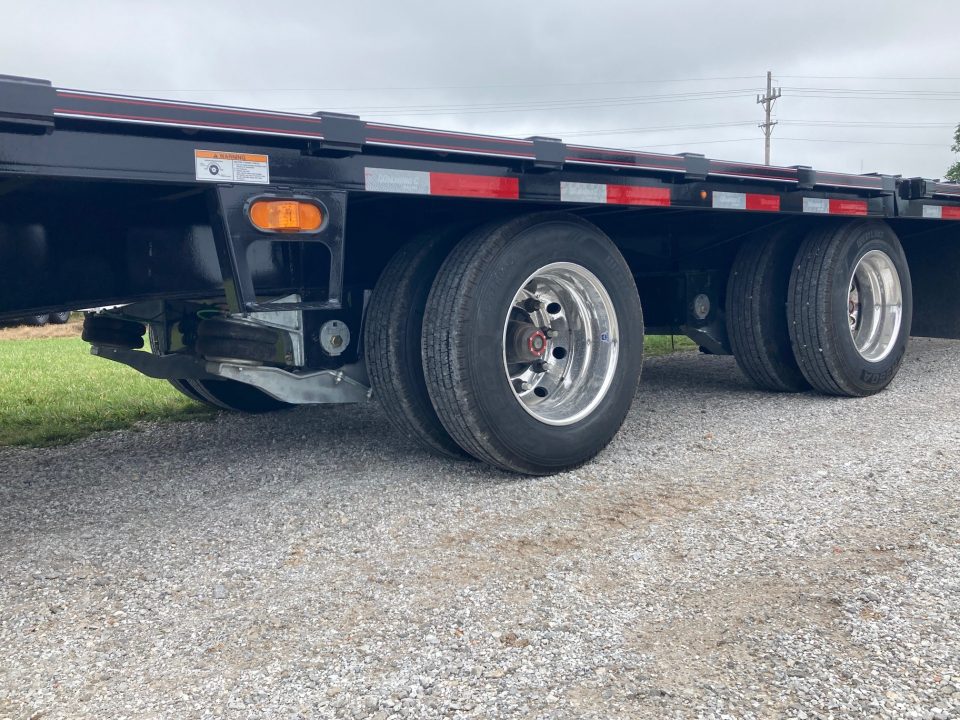 New 2026 Diamond C Trailers 102X40 TANDEM 40K HYDROTAIL W/ ALUM FLOOR, HYDROJACKS, AIR RIDE, 72" SPREAD & WIRELESS REMOTE Deckover Trailer