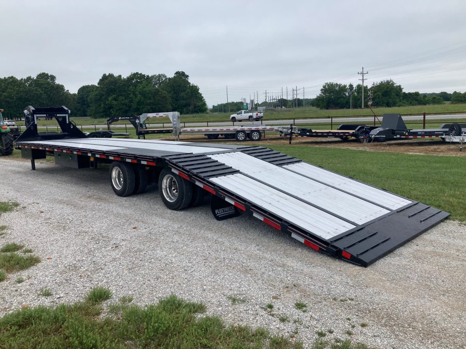New 2026 Diamond C Trailers 102X40 TANDEM 40K HYDROTAIL W/ ALUM FLOOR, HYDROJACKS, AIR RIDE, 72" SPREAD & WIRELESS REMOTE Deckover Trailer