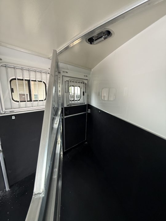 New 2027 Cimarron Trailers Norstar 4 Horse SL GN Horse Trailer
