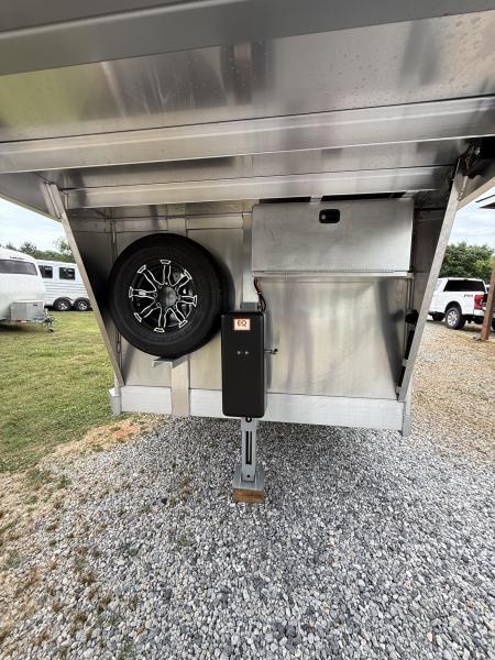 New 2027 Cimarron Trailers Norstar 4 Horse SL GN Horse Trailer