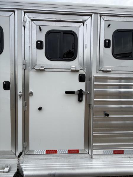 New 2027 Cimarron Trailers Norstar 4 Horse SL GN Horse Trailer
