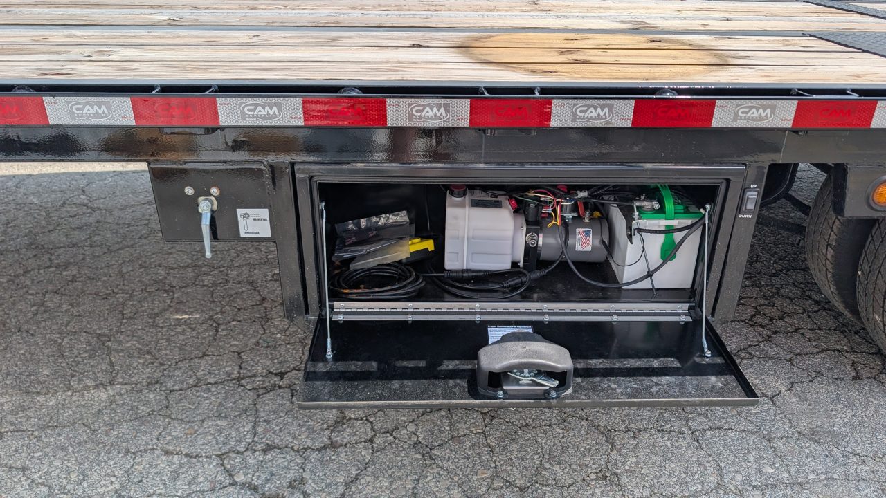 New 2025 CAM SUPERLINE 34' (24' + 10' Dove) Gooseneck Deckover w/ Hydraulic Dove & Jacks