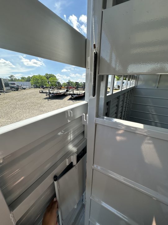 New 2027 Trails West GN HOTSHOT 25' W/TACK Horse Trailer