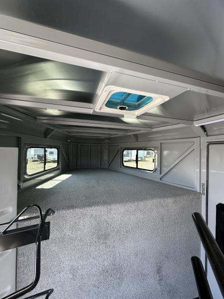 New 2027 Trails West GN HOTSHOT 25' W/TACK Horse Trailer