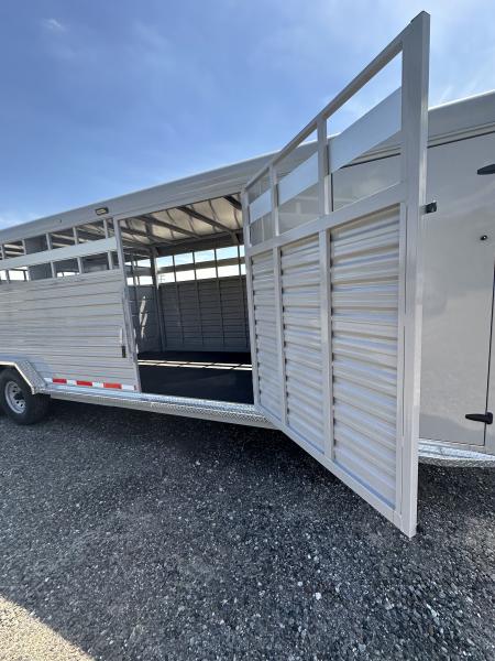 New 2027 Trails West GN HOTSHOT 25' W/TACK Horse Trailer