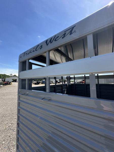 New 2027 Trails West GN HOTSHOT 25' W/TACK Horse Trailer