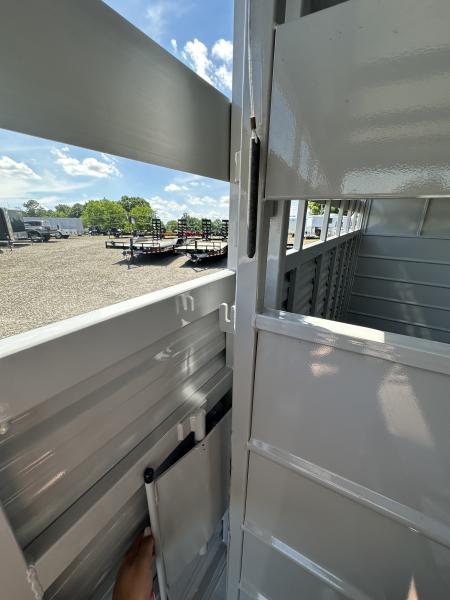 New 2027 Trails West GN HOTSHOT 25' W/TACK Horse Trailer