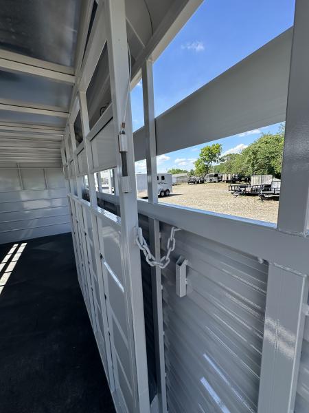New 2027 Trails West GN HOTSHOT 25' W/TACK Horse Trailer