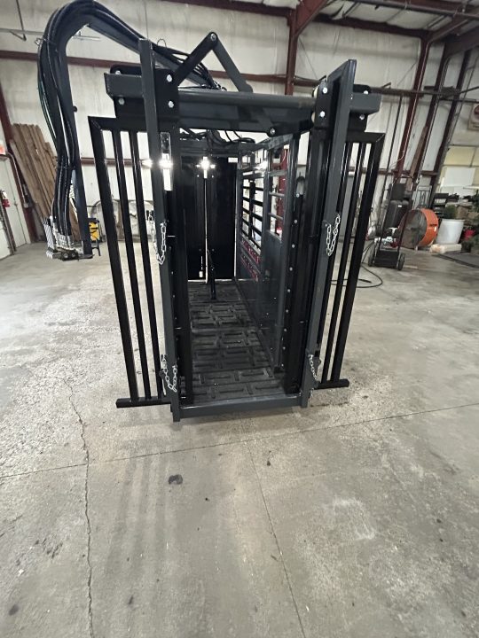 New 2026 Catch Master Hydraulic Squeeze Chute