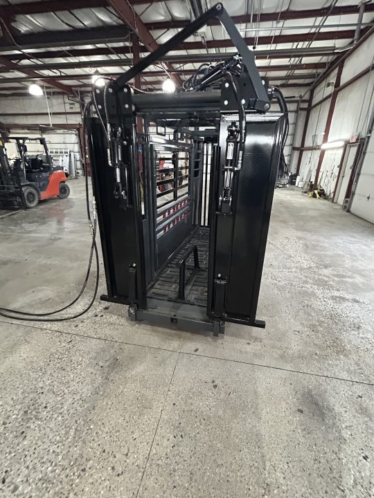 New 2026 Catch Master Hydraulic Squeeze Chute