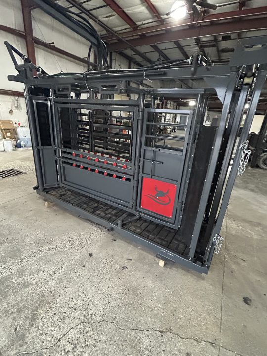 New 2026 Catch Master Hydraulic Squeeze Chute