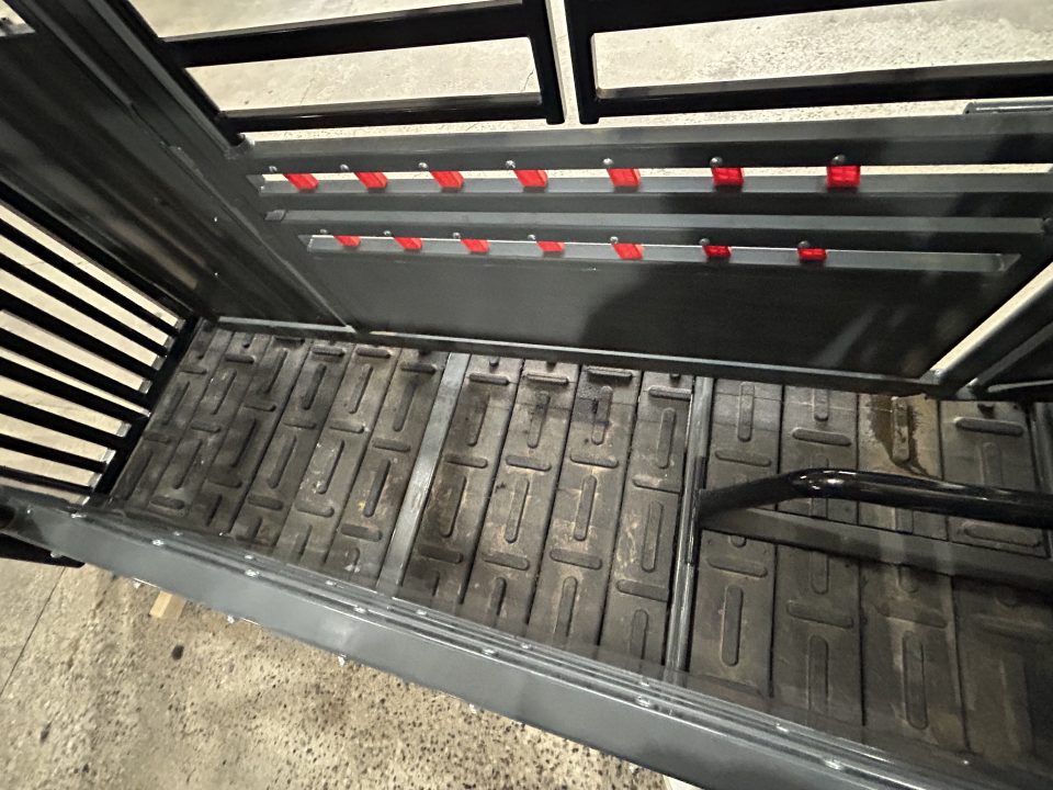 New 2026 Catch Master Hydraulic Squeeze Chute